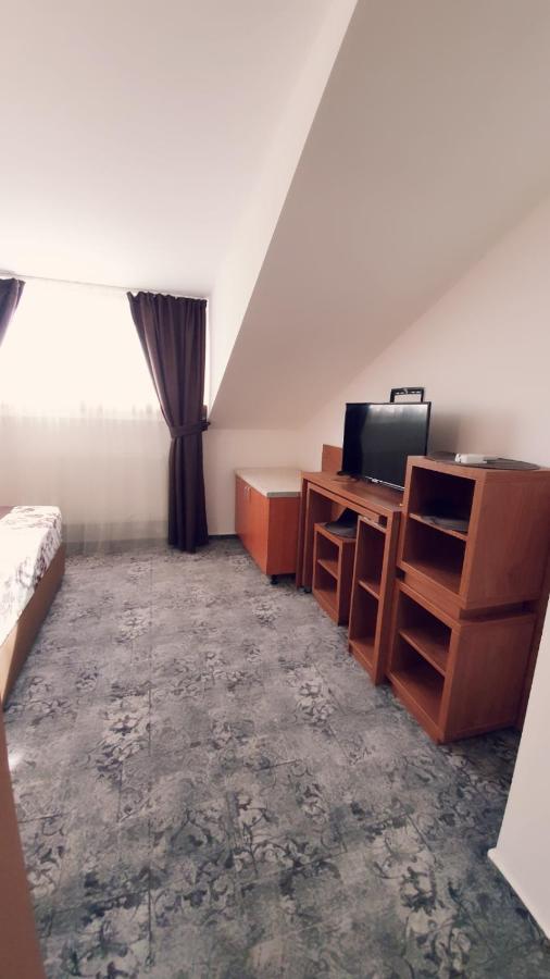 Stay Inn Rediu Valea Lupului  Ngoại thất bức ảnh